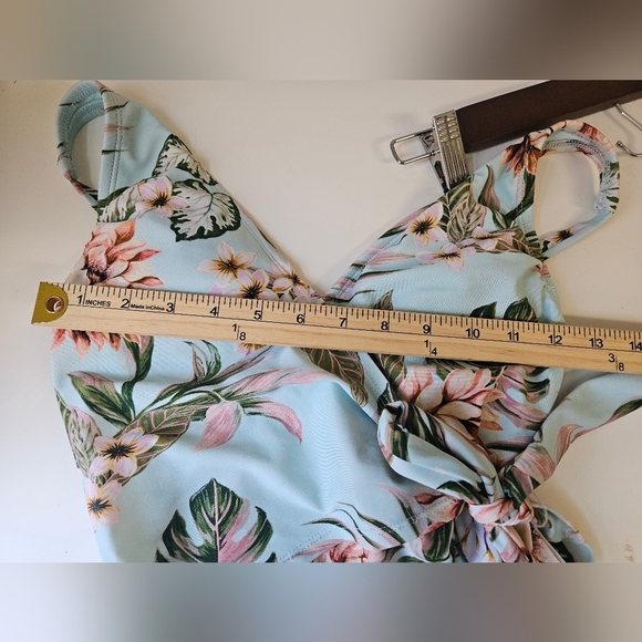 Kona Sol- Women's Blue Tropical Wrap-Front Full Coverage One Piece  Sz S - Picture 5 of 12